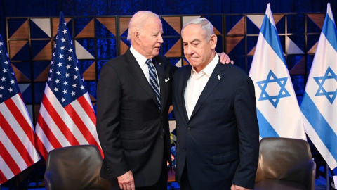 El presidente de EEUU, Joe Biden, y el primer ministro israelí, Benjamín Netanyahu, durante un encuentro en Tel Aviv, a 18 de octubre de 2023.