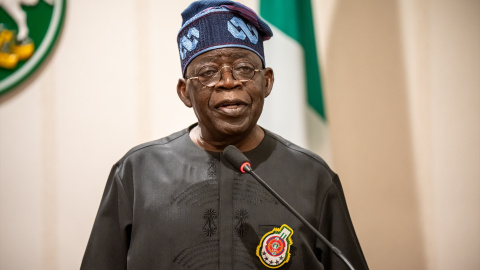 El presidente de Nigeria, Bola Tenubu, atiende una conferencia de prensa en Abuja, Nigeria, a 29 de octubre de 2023.