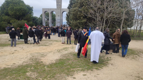 Imagen del acto acto en honor a dos nazis rumanos celebrado cerca del cementerio de Majadahonda, a 13 de enero de 2024.