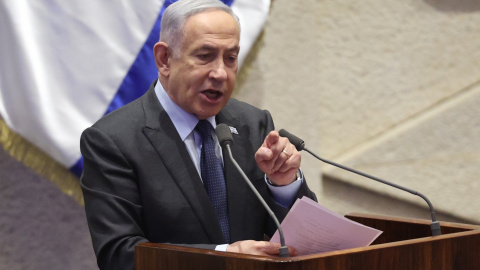 El primer ministro israelí, Benjamin Netanyahu, durante la sesión de votación para la destitución del diputado, Ofer Cassif, en Jerusalén, el 19 de febrero de 2024.