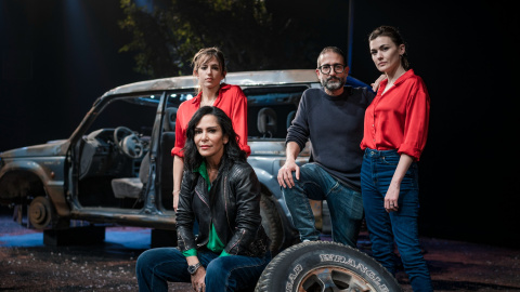 Lydia Cacho, junto a Marina Salas, José Martret y Marta Nieto, director y actrices de 'La infamia'.