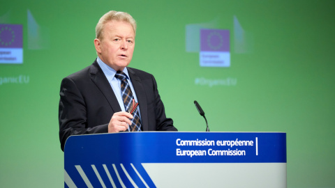 El comisario europeo de Agricultura, Janusz Wojciechowski, ofrece una conferencia de prensa en la sede de la Comisión Europea en Bruselas.