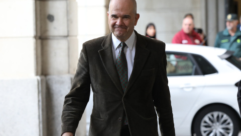 El expresidente de la Junta de Andalucía, Manuel Chaves, llegando al juicio del caso ERE en la Audiencia Provincial de Sevilla. / Europa Press