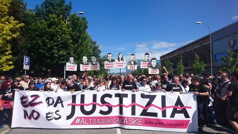 Manifestación en Pamplona en solidaridad con los jóvenes de Altsasu / Danilo Albin