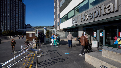 Acceso al hospital de La Paz en Madrid a 27 de diciembre de 2021.