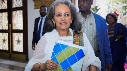 25/10/2018.- La embajadora Sahlework Zewde llega a una sesión conjunta de las dos cámaras del Parlamento, en Addis Ababa (Etiopía), hoy, 25 de octubre de 2018. Sahlework hizo hoy historia al ser nombrada presidenta de Etiopía y convertirse 