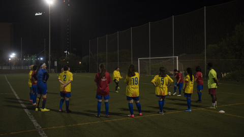 Un entrenament de l'equip de dones refugiades del Ramassà.