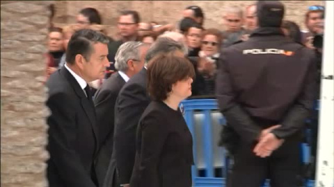 Cientos de personas arropan una vez mÃ¡s a la familia del pequeÃ±o Gabriel a su llegada al funeral 