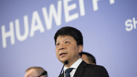 El presidente rotativo de Huawei, Guo Ping, durante una conferencia de prensa este jueves en China. EFE