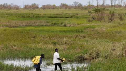 Las calles del distrito de Tica, Mozambique, permanecen inundadas tras el paso del ciclón Idai. /EFE