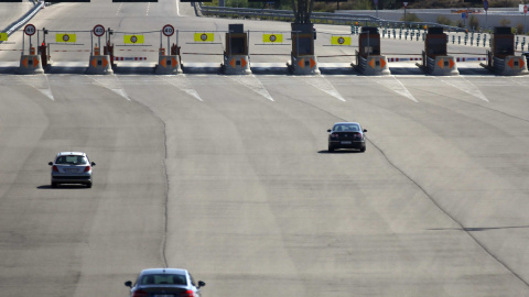 Vista de los peajes de la autopista radial R-1, de Madrid. REUTERS