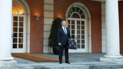 14/01/2020.- El ministro de Justicia, Juan Carlos Campo Moreno, llega al Palacio de la Moncloa para asistir al primer Consejo de Ministros del Gobierno de coalición presidido por Pedro Sánchez, este martes en Madrid. EFE/ Emilio Naranjo