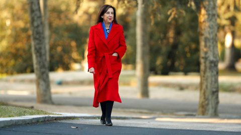 14/01/2020.- La ministra de Defensa, Margarita Robles, llega al Palacio de la Moncloa para asistir al primer Consejo de Ministros del Gobierno de coalición presidido por Pedro Sánchez, este martes en Madrid. EFE/ Emilio Naranjo