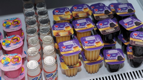 Algunos productos lácteos de Danone en un supermercado en París. AFP/Eric Piermont