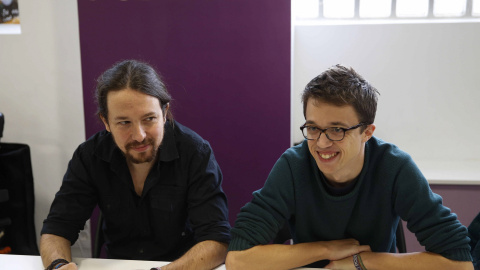 El secretario general de Podemos, Pablo Iglesias, y el número dos, Íñigo Errejón, durante la última reunión del consejo ciudadano de la formación. EFE/Paco Campos