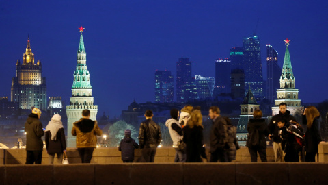 Puente de Moskvoretsky en Moscú central/ REUTERS