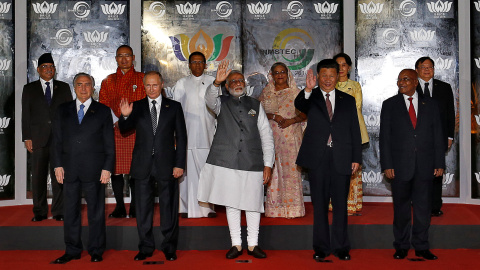 De izquierda a derecha, el presidente de Brasil, Michel Temer, el de Rusia, Vladimir Putin, el primer ministro de la India, Narendra Modi, el presidente de China, Xi Jinping, y el de Sudáfrica, Jacob Zuma en lña foto de familia de la cumbre