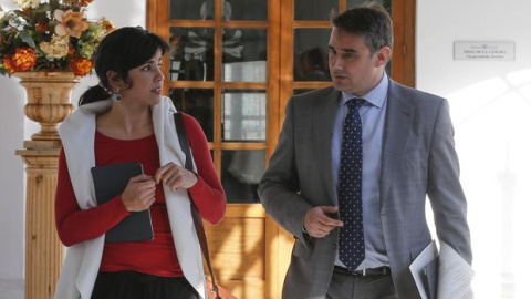 Juan Ignacio Moreno Yagüe junto a Teresa Rodríguez. - EFE