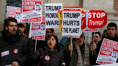 En España, la llegada de Trump a la presidencia también ha estado marcada por las protestas. Imagen del 20 de enero en Madrid / REUTERS