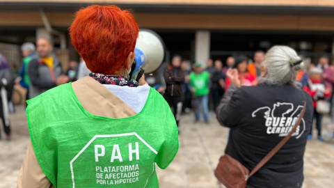 Los vecinos del Edificio Dignidad de Móstoles protestan contra el inminente desalojo que afecta a más de 40 personas