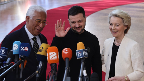 Antonio Costa, presidente del Consejo Europeo, Volodímir Zelenski, presidente de Ucrania, y Ursula Von der Leyen, presidenta de la Comisión Europea, en Bruselas este miércoles.