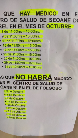 30(9/24 Uno de los carteles que alertan de la ausencia de personal médico en los centros de Folgoso do Courel