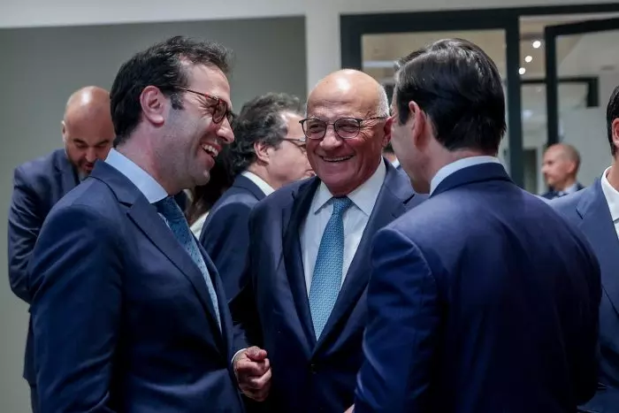 Los presidentes de BBVA y Sabadell coinciden en un acto oficial con el ministro de Economía en plena OPA