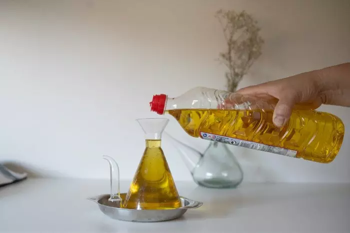 El consumo de aceite de girasol sube un 40% mientras el del oliva decae