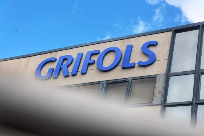 Grifols alcanza un acuerdo con Brookfield y la CNMV levanta la suspensión de cotización