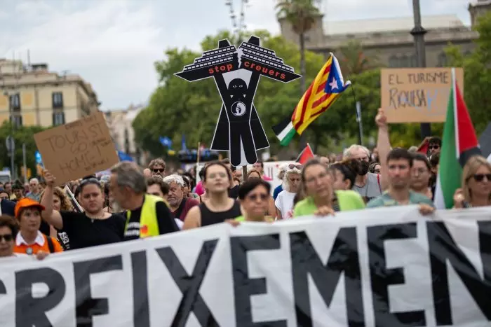 Barcelona subirá al máximo el recargo de la tasa turística a cuatro euros por persona y noche