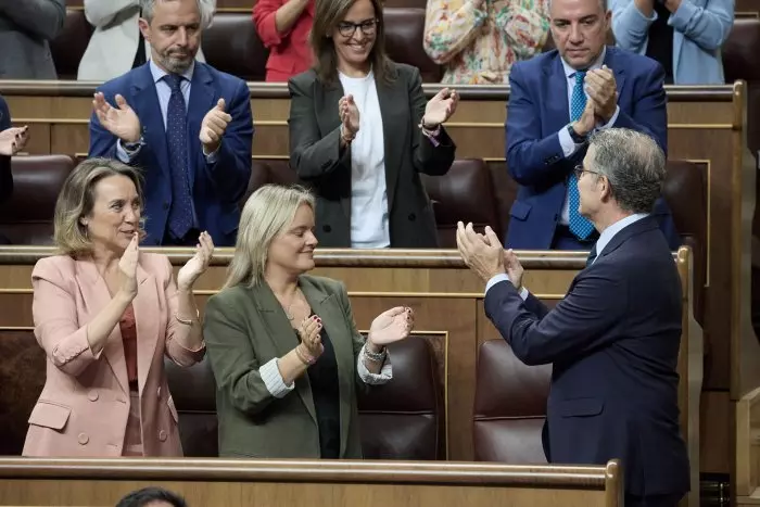 El PP emula a los ultras para trasladar el debate político a los tribunales