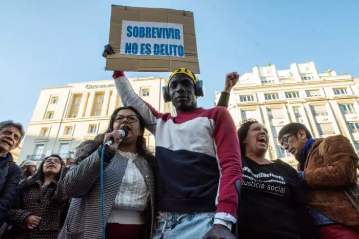 Pedir cita médica, cobrar una ayuda o ir al colegio: el padrón, una zancadilla para las personas migrantes en España