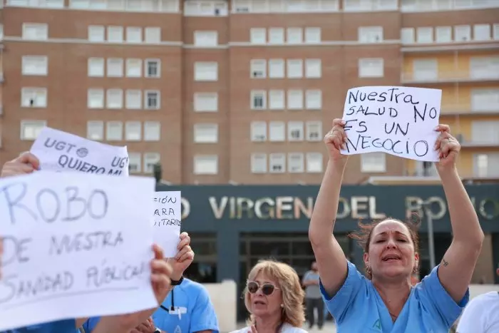 La rebelión de las técnicas de la sanidad pública andaluza que llegan a trabajar sin contrato: 'Es un sinvivir'