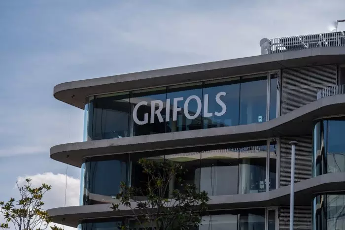 Grifols rechaza por bajo el precio planteado por Brookfield para la opa de exclusión de la farmacéutica