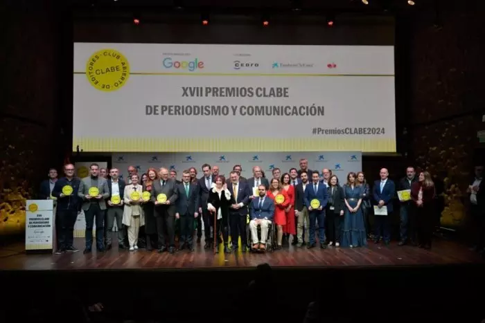 Maruja Torres y Pedro Piqueras reciben el premio CLABE de periodismo