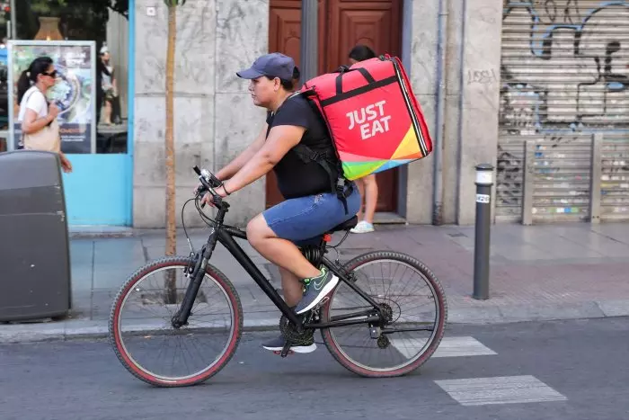 Just Eat España demanda a Glovo por competencia desleal y reclama 295 millones de euros