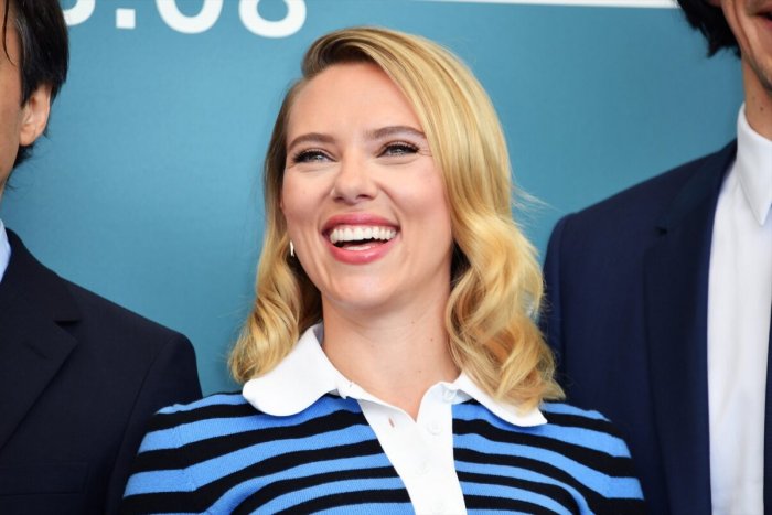 Scarlett Johansson cree que es "delirante" buscar ahora un candidato alternativo a Joe Biden