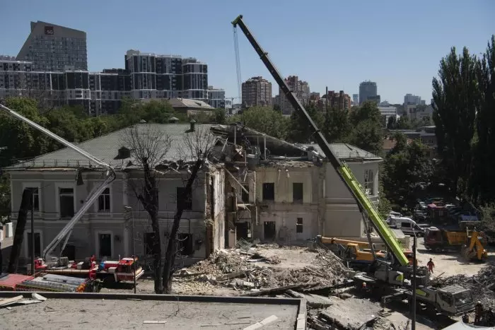 Ucrania empieza la reconstrucción del hospital infantil de Kiev atacado por Rusia