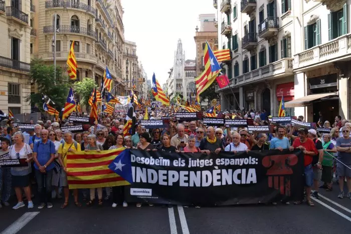 El independentismo busca recuperar la unidad y presiona para evitar el acuerdo de investidura entre ERC y el PSC