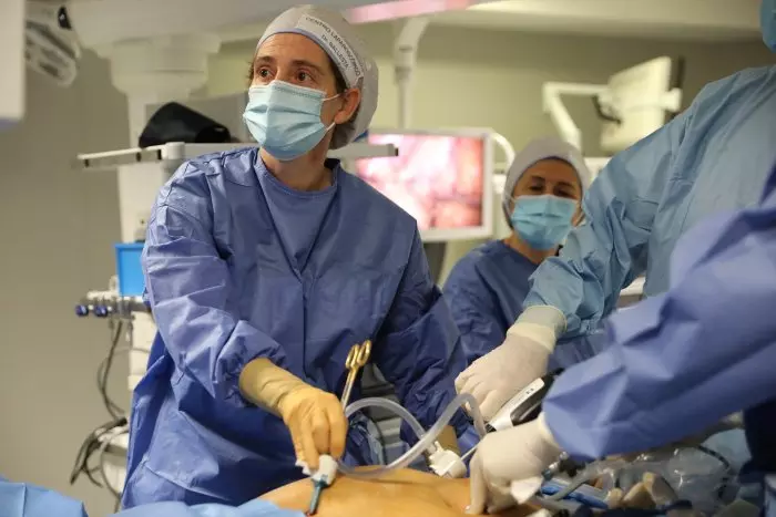Realizado el primer 'autotrasplante de útero' en España que protege la capacidad de gestación tras un cáncer pélvico