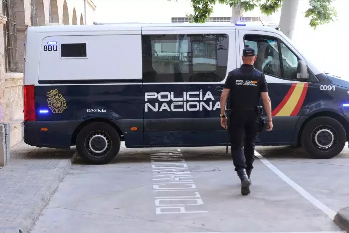 La Policía busca a un hombre en Jaén tras prender fuego a una vivienda con su pareja dentro