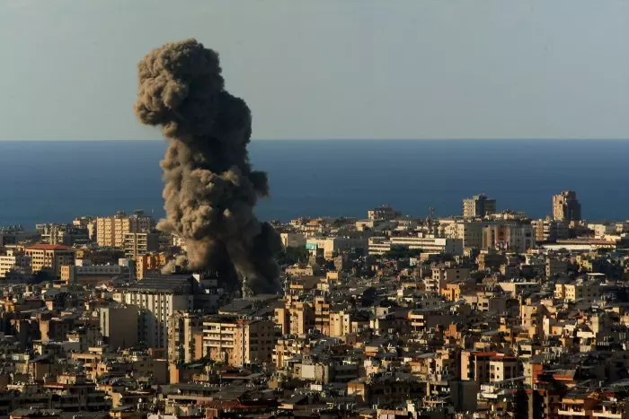 Israel bombardea los suburbios de Beirut hasta cuatro veces