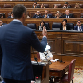 El presidente del Gobierno, Pedro Sánchez, interviene durante una sesión de control al Gobierno, en el Congreso de los Diputados, a 27 de noviembre de 2024