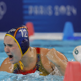 La waterpolista española Paula Leiton celebra un tanto ante Australia durante el partido por el oro de waterpolo femenino de los Juegos Olímpicos de París 2024. EFE/ Lavandeira Jr.