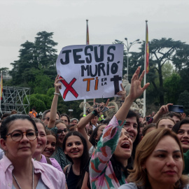  Decenas de personas durante la segunda edición de la Fiesta de la Resurrección, en la plaza de Cibeles, Madrid. Firma: Asociación Católica de Propagandistas (ACdP) / EP