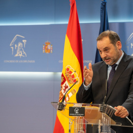 El diputado del Grupo Mixto José Luis Ábalos, durante una rueda de prensa, en el Congreso de los Diputados