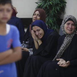 Luto entre los palestinos que perdieron a sus familiares a causa de los ataques israelíes