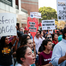 Manifestantes a favor del DACA en las inmediaciones del Federal Building en Los Ángeles el pasado 1 de septiembre. REUTERS/ Kyle Grillot