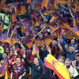 Aficionados del Barcelona en las gradas del estadio Wanda Metropolitano, en Madrid, antes de comenzar la final de la Copa del Rey que juegan esta noche el Sevilla FC y el FC Barcelona. EFE/Ballesteros