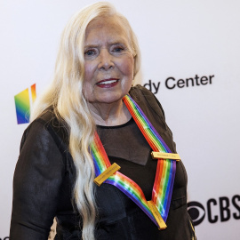 5/12/2021 Joni Mitchell, a su llegada a la entrega de los galardones Kennedy Center Honors celebrada en Washington